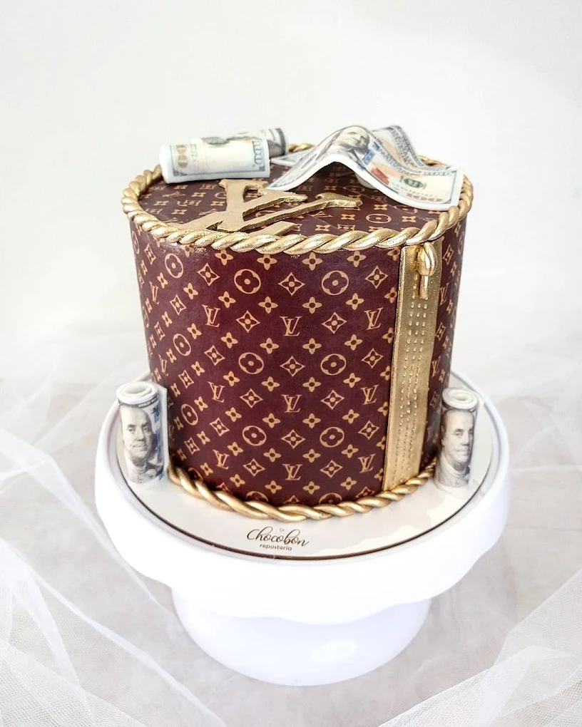 Torta personalizada con diseño de lujo estilo bolso monograma